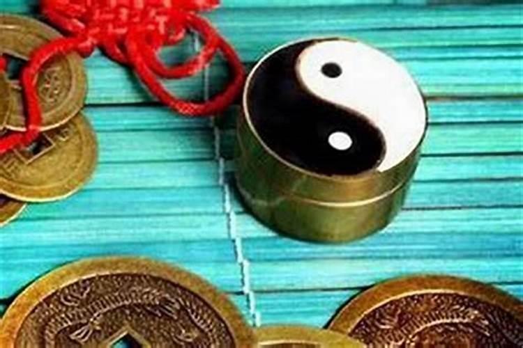 订婚女方出轨要赔偿多少