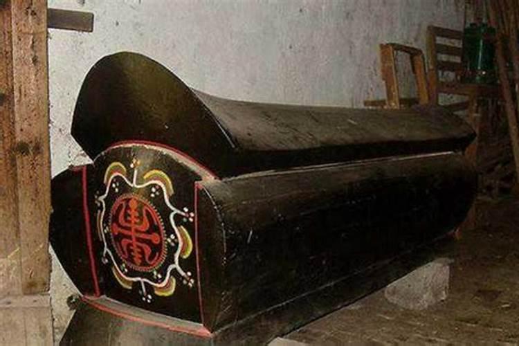 做梦梦到棺材和死人是什么意思