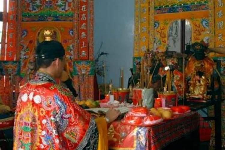 ...还替身。替人还因果债等等。她说自己是念佛人。在行善事。请问,念佛...