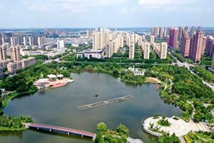 如何用八字看墓地风水？