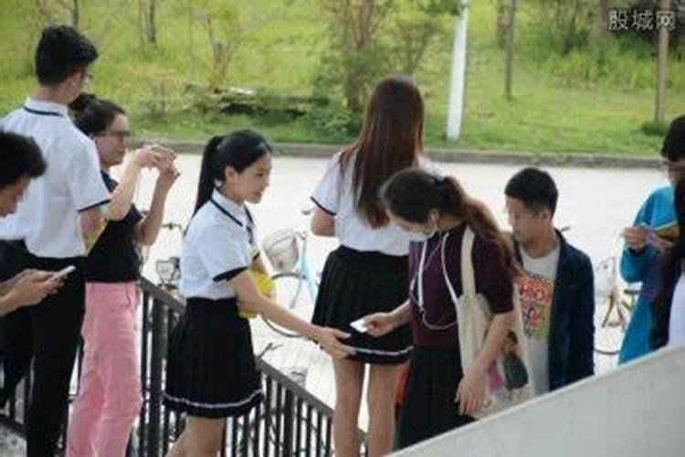 “女大学生”成标签,常与低俗、不雅关联,你怎么看？
