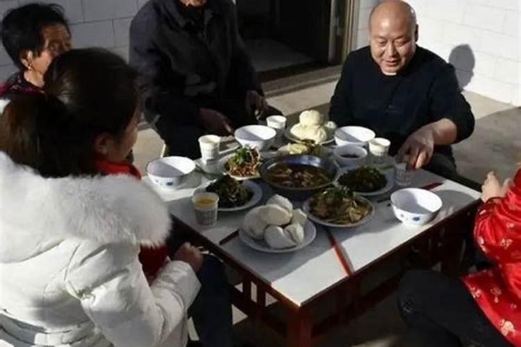 梦见自己的姐姐抄饭给我吃
