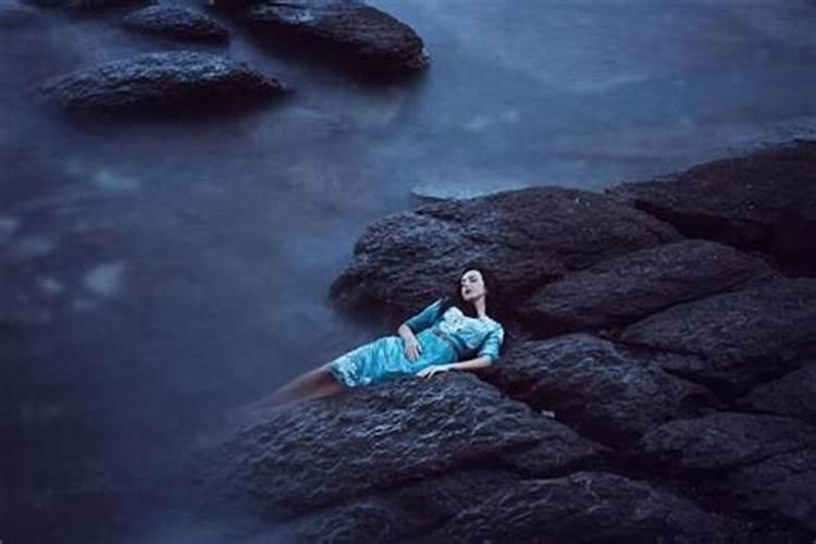 梦见不认识的人死了是什么兆头