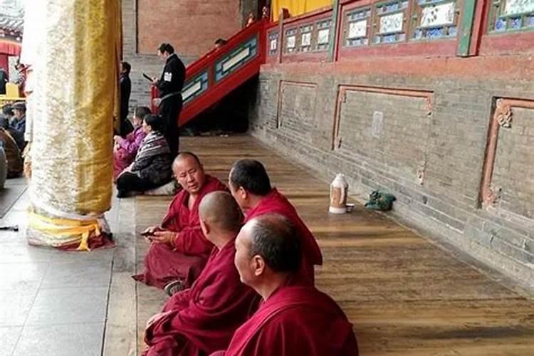 哪位朋友知道成都附近的哪个寺庙可以做法事,费用多少？