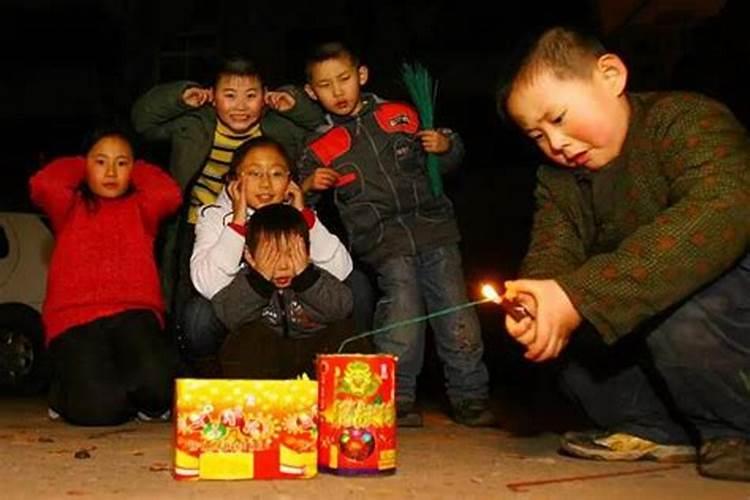 属蛇八月出生命苦 男女一生命运分析？