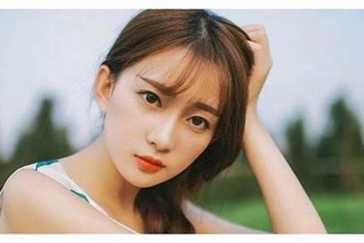 梦到的女孩子我们认识在梦里她对我有好感