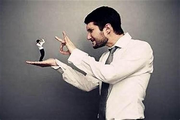 我总是被小人算计,请问谁能帮我找到克制小人的办法,比如符咒之类的？