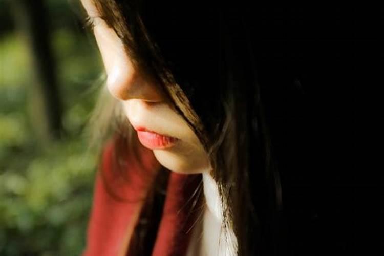 爱笑的女孩运气不会太差,下一句是什么？