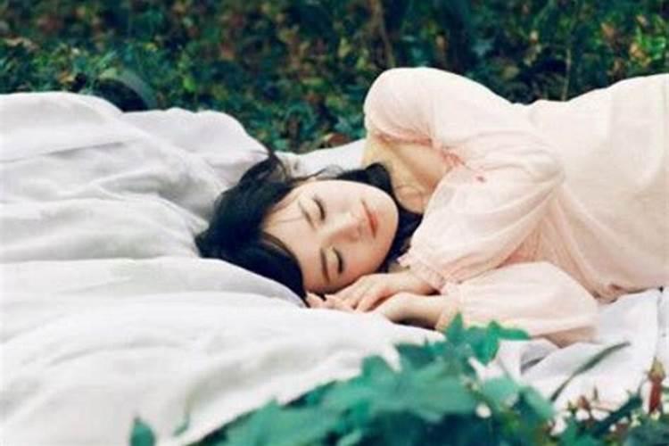 梦见喜欢的人喜欢别人了,梦到暗恋的人跟别人好了