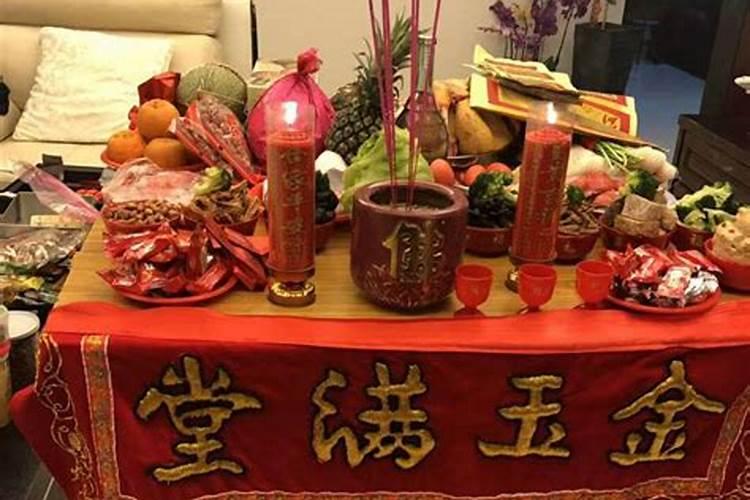 女人梦见蛇在水里游是什么意思