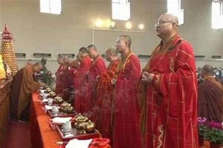 做法事需要准备什么？比如供奉什么？烧几柱香？