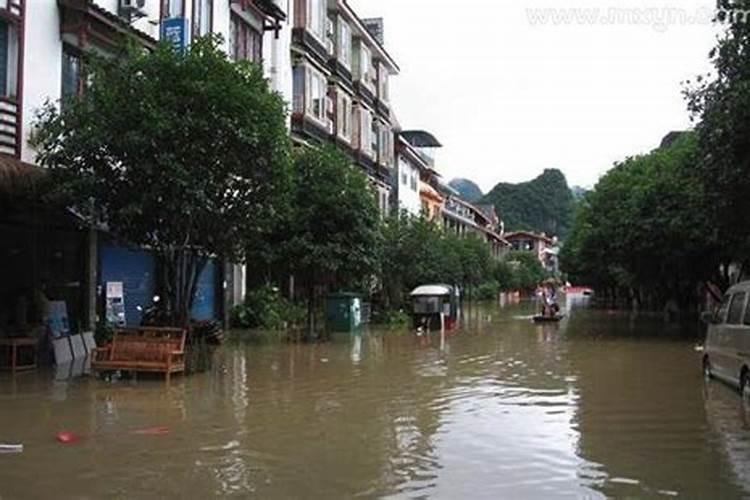 梦见洪水淹没道路是什么意思？