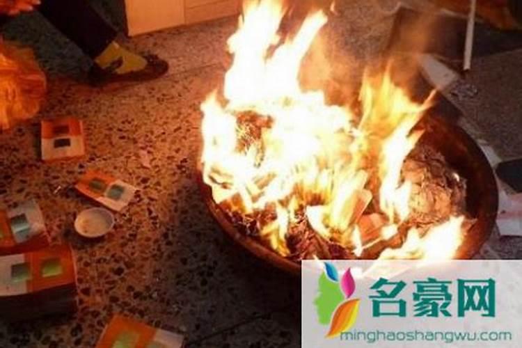 七月十五烧纸放什么供品好七月十五烧纸放哪些供品最佳