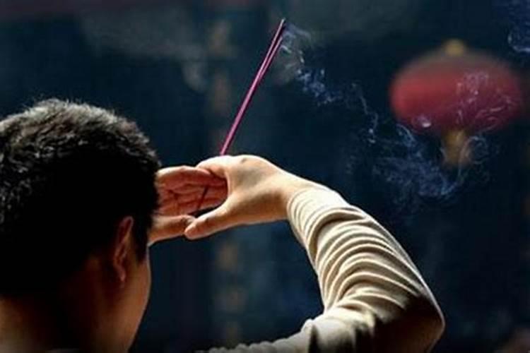 给去世亲人上香被香灰烫吉利吗