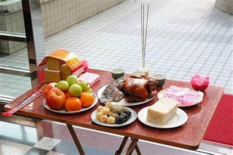 七月十五爷爷奶奶父母都在一起贡品摆两份吗？