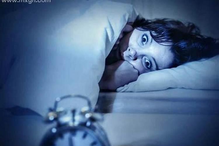 梦见红衣女鬼被吓醒了