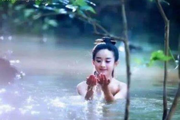 梦见女友跟别的男人睡一起