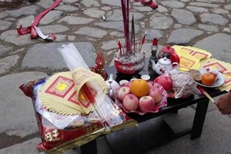 七月十五上坟带几样供品