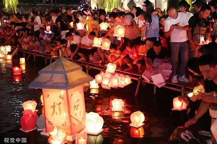 北京中元节习俗:祭祖放河灯？