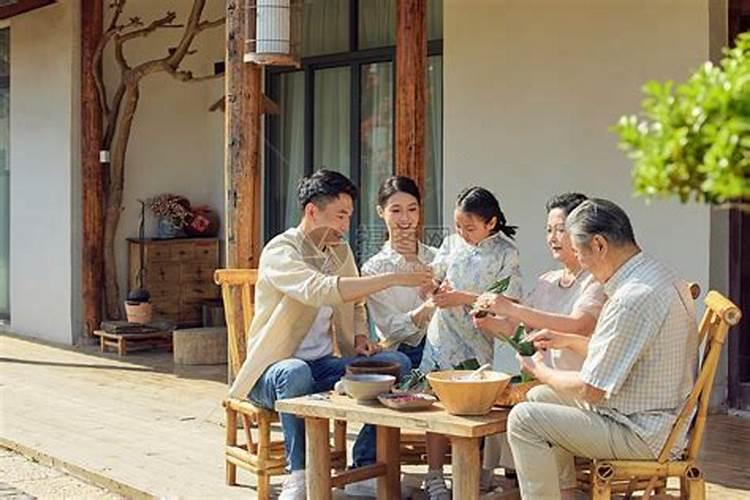 梦见亲戚相聚