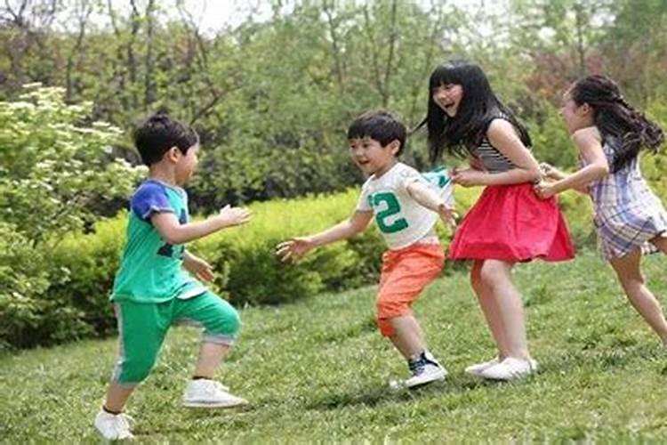 梦见和一大群小孩子玩的预兆