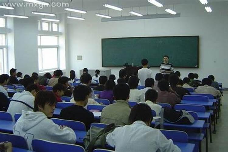 梦到自己在上课是什么意思？