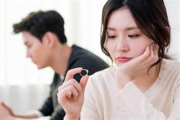 梦到前妻和别的男人在一起什么意思