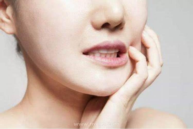 女人梦见自己大牙掉了什么意思