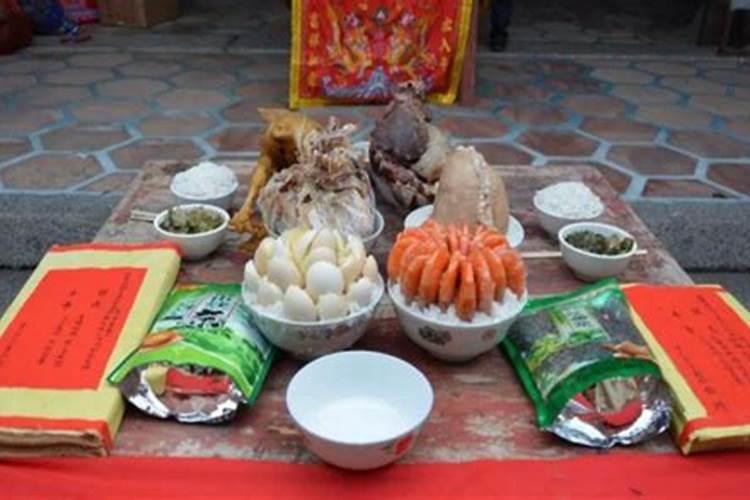 给去世的父亲上坟,听说要带馒头,带几个为好？单数还是双数？