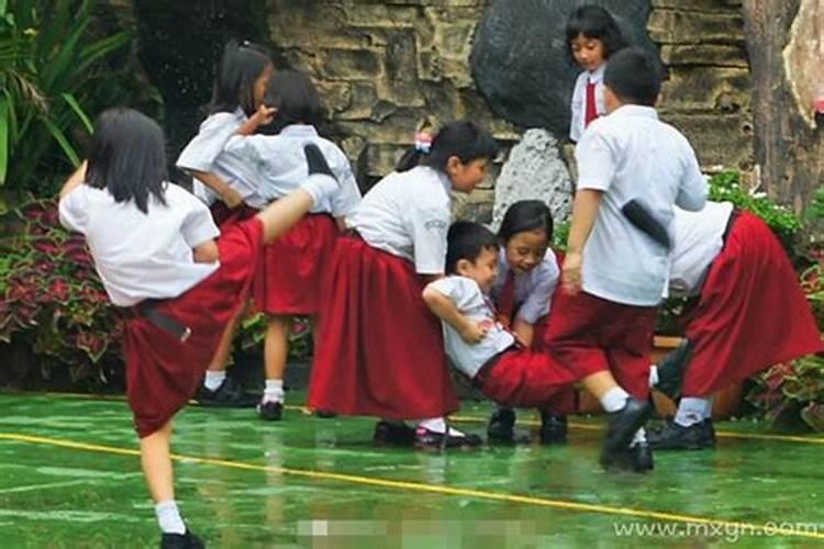 梦见梦见同学是什么意思 梦见同学什么预兆