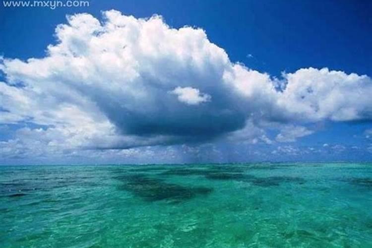 梦见大海水很清澈很蓝