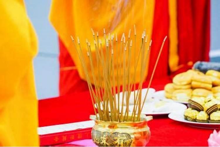 本命年红绳要去寺庙求吗 本命年红绳可以摘吗