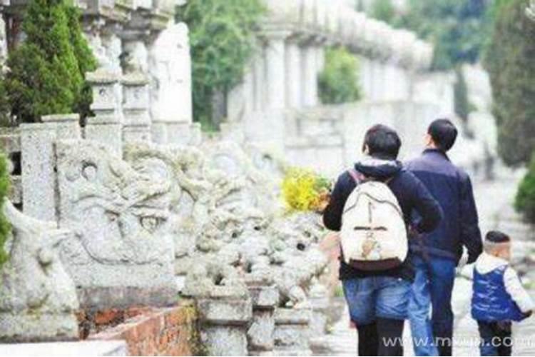 周公解梦梦见上坟是什么意思 周公解梦梦见上坟的含义