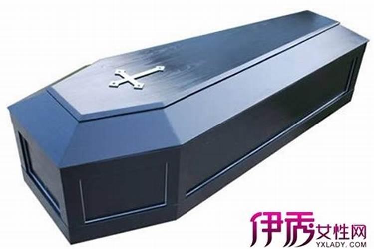 梦见抬棺材棺材翻了什么预兆