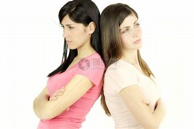 梦见跟女友一起吃饭,女友很不开心什么意思？