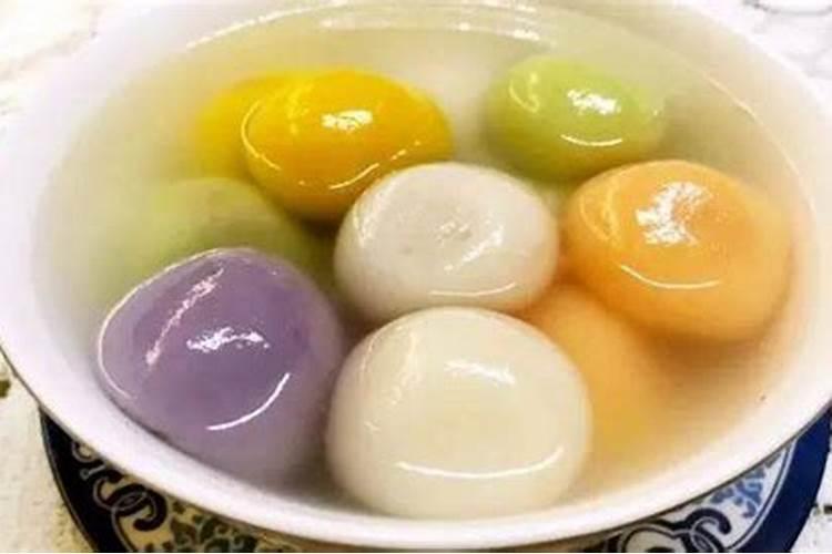 2025年农历四月初一西时出生属蛇命运卦象