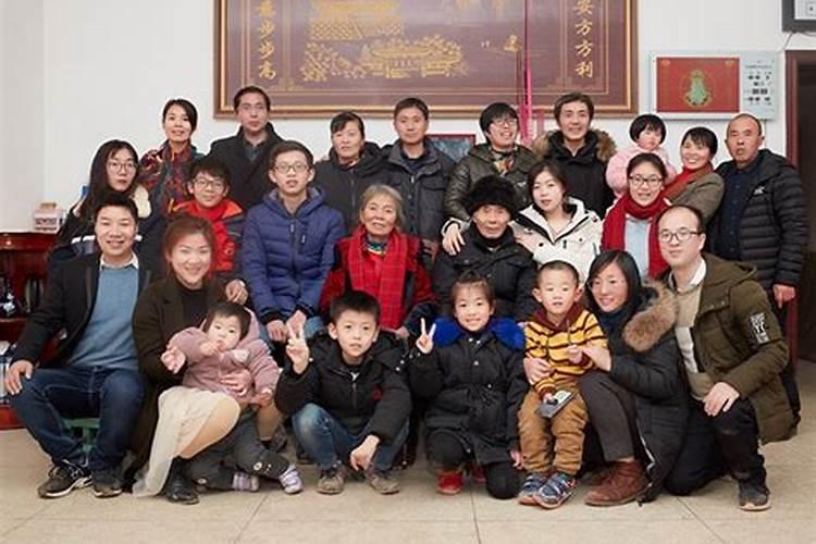 女人梦见家里来了好多亲戚是什么意思