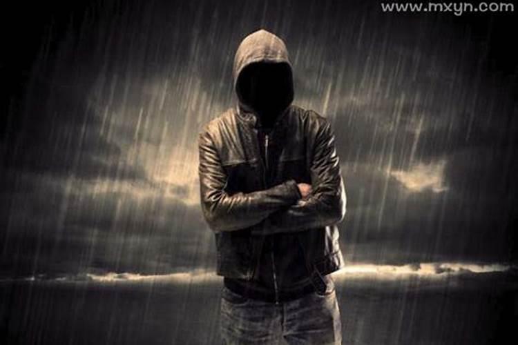 梦见陌生的男人喜欢我什么意思？