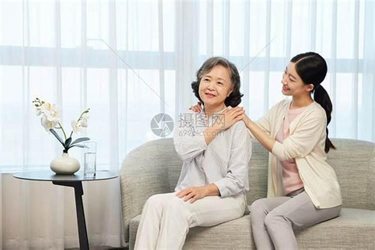 梦见陌生粗犷男生给我捏肩？