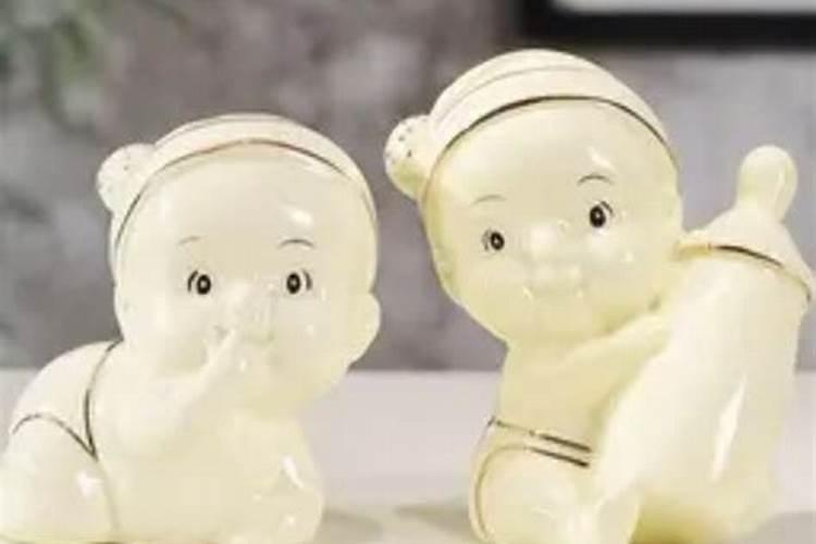 怀有福报的孩子母亲表现 小指美且主纹深刻清晰？