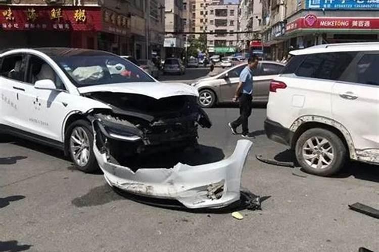 梦见自己的车被别人开走了