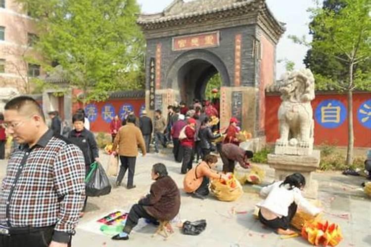 梦到狗对我很凶想咬我 梦见狗咬我的寓意介绍