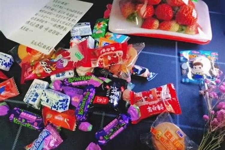 梦见死去的亲戚(爸爸的姐姐)给我糖吃,预示着什么？