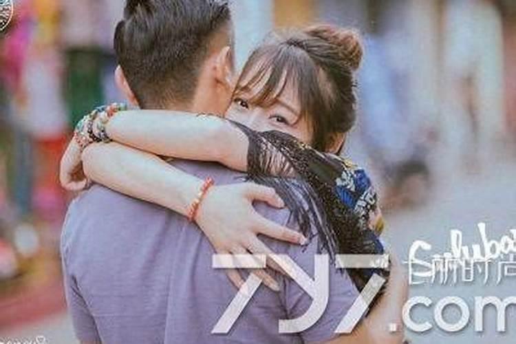 女人梦见掉头发是什么意思？