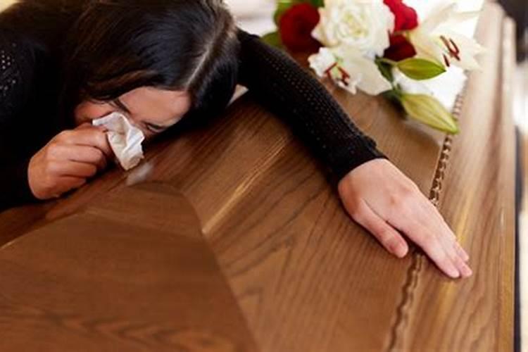 梦见熟人死了还办丧事