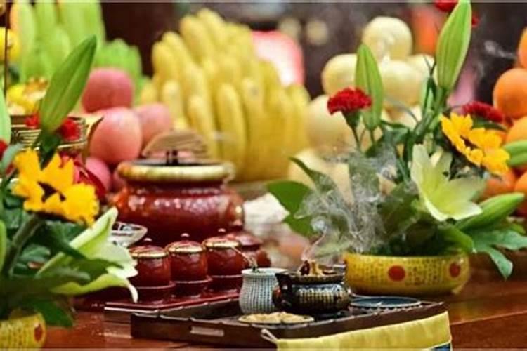 老人去世一周年家中一个儿子的怎样祭奠？
