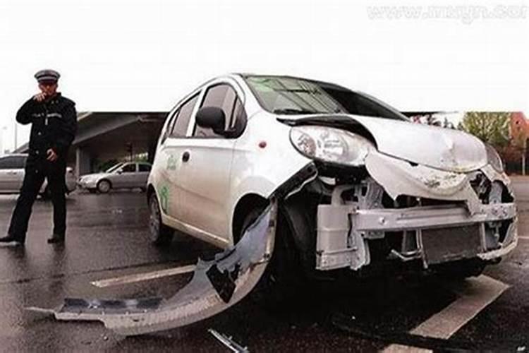 梦见家人出车祸是什么征兆解梦