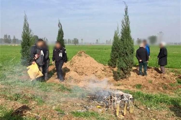 正确吗？我国有些地方认为迁坟要在四大鬼节和鬼节前后方可？