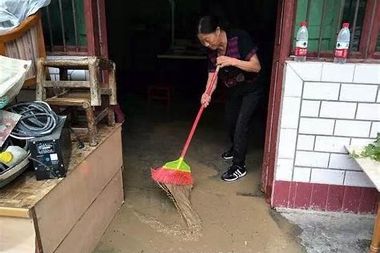 梦见下雨家里进水了是什么征兆