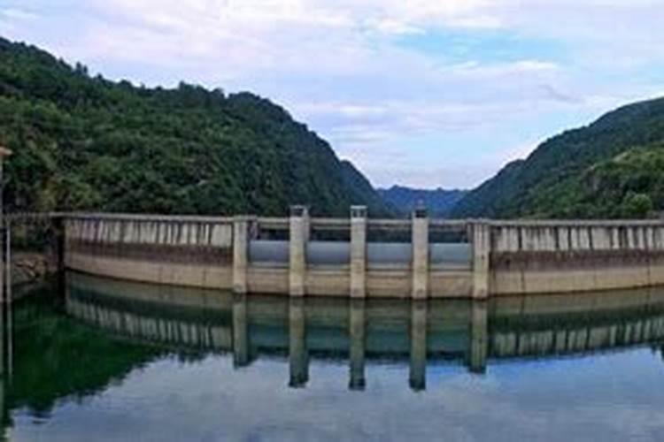 周公解梦梦见大水漫过路的寓意